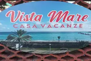 Vista Mare a 150 mt dalla spiaggia - free parking e AC Apartments, Pietra Ligure