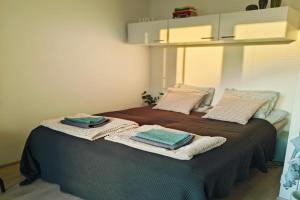 Härmälän Kotoisa - valoisa yksiö - free parking & wifi Apartments, Tampere