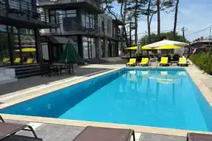 Blue Horizon Apartments, Ureki