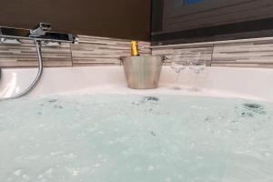 The Cliff Apartments, Aci Castello