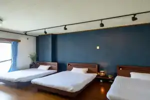 石垣島グループの宿 2216 にじいろ ユーグレナモール内 Guest house, Ishigaki