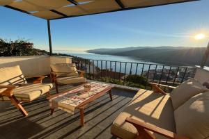 Amor, flat with private hot tub, breathtaking views and free parking in a garage, bookable all year round, Also take a look at our flat Coccolina Apartments, Rabac