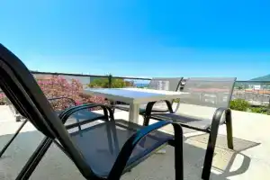 KAP Apartments, Bar
