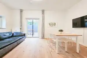 Tolstov Apartments - 4 Zimmer Wohnung mit Terrasse, Oberhausen