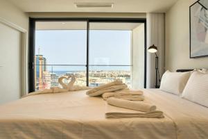 Luxury Apartment with Panoramic Sea views in Mercury Towers, Pembroke