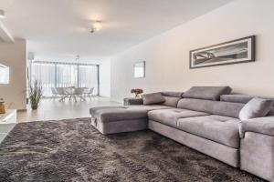 Restful Retreat Modern apartment & large spaces, San Gwann
