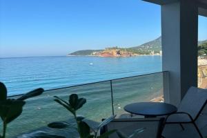 Hotel Sutomore, Bar