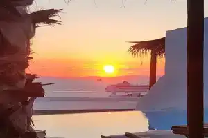 ELLI TROPiCAL LUXURY SUITES SUNSET-INFINITY POOL- SEA SIDE-NEAR CENTER PARKING, Tourlos