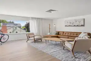 Spacious 5B2B home 5 min to airport with AC, Game Room, WiFi, Parking, Seatac