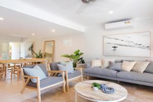 Noosa Parade Townhouse w/ Terrace by Stay Noosa, Noosa Heads