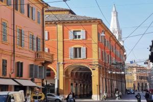 Center Vicolo Suite Apartment with Parking, Modena