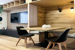 CozySuite centro New boutique apartment, Pinzolo