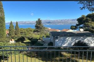"Silente" Cozy Two-bedroom Apartment with sea view, Postira