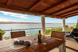 Nice Apartment In With Wifi, Karlobag