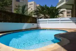 Paradise Apartment with Private Pool & Sea View, Larnaka