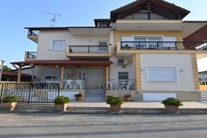 Themis Rooms, Nea Vrasna