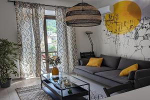 Bright flat just 10 minutes from the city centre Apartments, Como