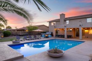 Putt Putt Hot Tub Game Room Pool Cornhole, Chandler