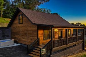 Misty Mountain Morning Tourist base, Sevierville