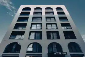 Bounty Hotel, Golem