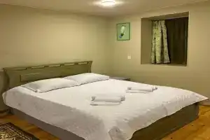 Kristhouse, Kutaisi