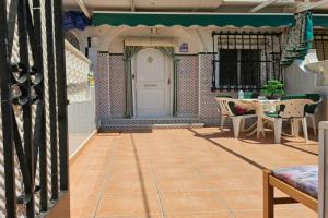Bungalow Gaviota con playa y terraza Guest house, Santa Pola