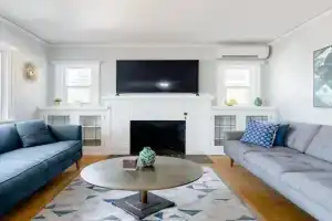 Stay - Classic 1920s Alberta Four Bedroom Haven, Portland