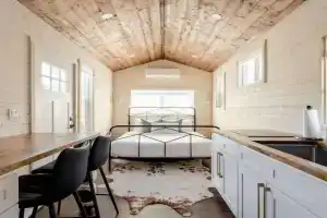 Stay - The Tiny Farmhouse on Alberta, Portland