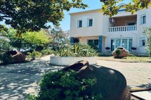 Villa Garden, Limenas