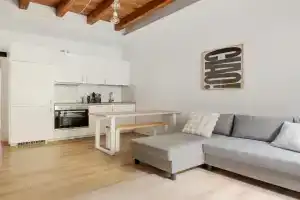 GuestHost - Bright Apartment -Pasteur M1, Sesto San Giovanni