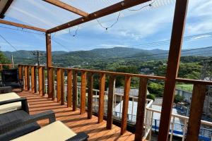 ANGO New Open 駅から車で9分 デッキで無料でBBQで楽しめる プロジェクターと卓球台あり Villa, Yugawara