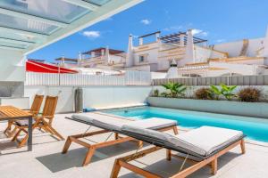 Luxurious 3 BDR House With Pool & BBQ by LovelyStay, Lagos