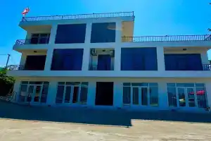 Veranda White House, Makhinjauri