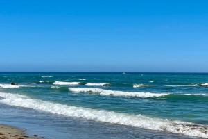 3New 2 bed 2 bath Apartment with Community pool and local beach, Fuengirola