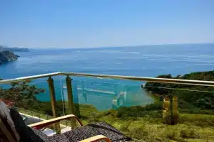 Romantic Hillside Escape Sea View and Infinity Pool Apartments, Budva