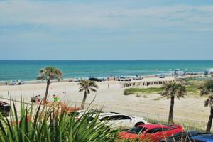 Beachside Bliss Ocean-View Condo with Pool and Private Beach Access Perfect for Families and Couples Apartments, Daytona Beach