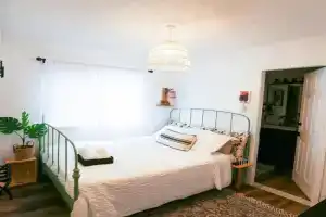 Chic Artistic Studio Suite Exceptional Luxury with Everything You Need NO need to SHARE Room, Richmond