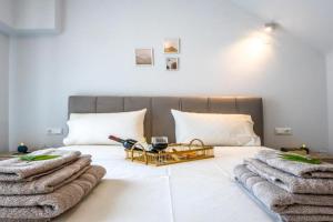 Maria's Deluxe Apartments, Iraklitsa