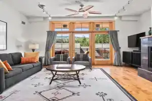 Urban Loft in Downtown Steamboat - Upscale Luxury Guest house, Steamboat Springs