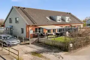 5-Bed-Rooms House with Jacuzzi, Free Parking, and 2 Toilets-Bath in Malmö, Malmoe