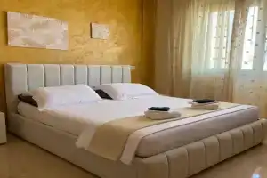 Red apartment, Golem