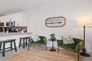 Charming Townhome - New Construction Guest house, Lafayette