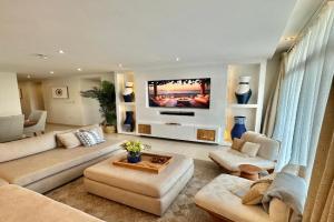 CoastalHome 75inch TV 5min drive to the City & Beach Apartments, Dar es Salaam
