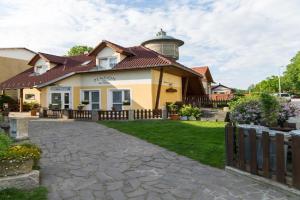 Penzion Na Kopečku Guest house, Trebon
