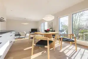 Ferienwohnung Strom Acht - modern frisch inkl Stellplatz, Balkon - 200m zum Alten Strom Apartments, Warnemunde