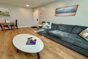 Joslyn 5-One Bdrm walk to UNMC Apartments, Omaha