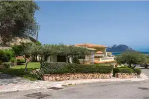 Villa Laura - Elegant Sea View Retreat, Murta Maria