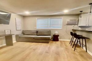 Joslyn 12-Newly remodeled 1 BDRM Apartments, Omaha
