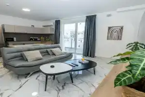 New, Stylish and Modern 1BR Apartment - by HostMT, St. Pauls Bay