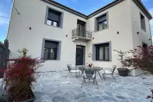 La Petite Mansion, next to the city center! Guest house, Volos